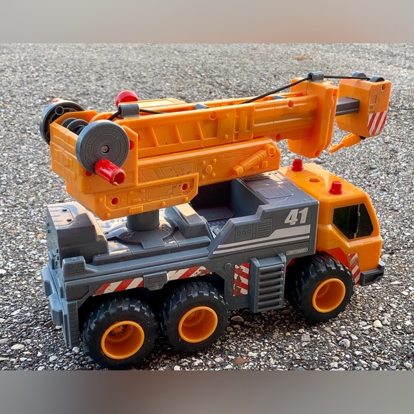 Large Mattel Matchbox Construction Utility Extending Crane Toy Truck - Picture 7 of 16